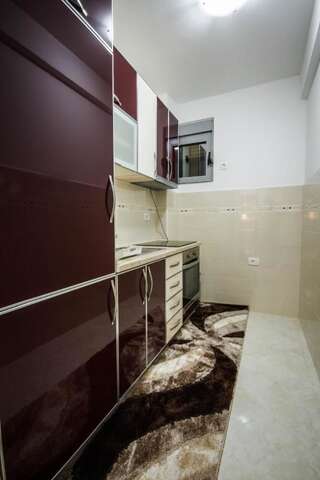 Отель Hotel Oasis Подгорица Люкс с 1 кроватью размера «king-size»-2