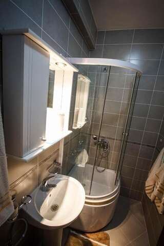 Отель Hotel Oasis Подгорица Люкс с 1 кроватью размера «king-size»-5