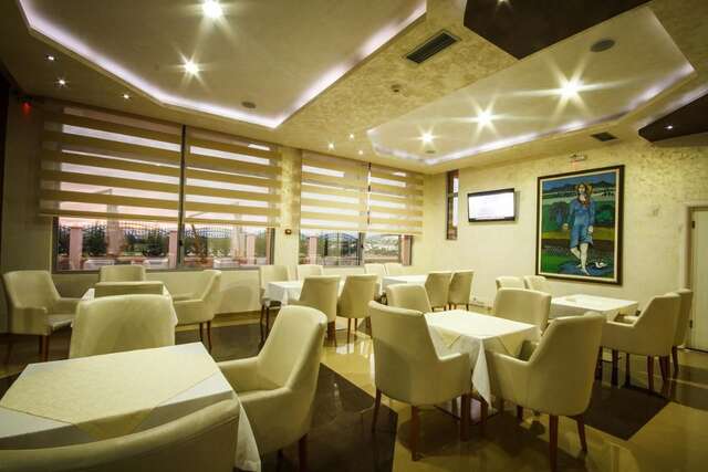 Отель Hotel Oasis Подгорица-12