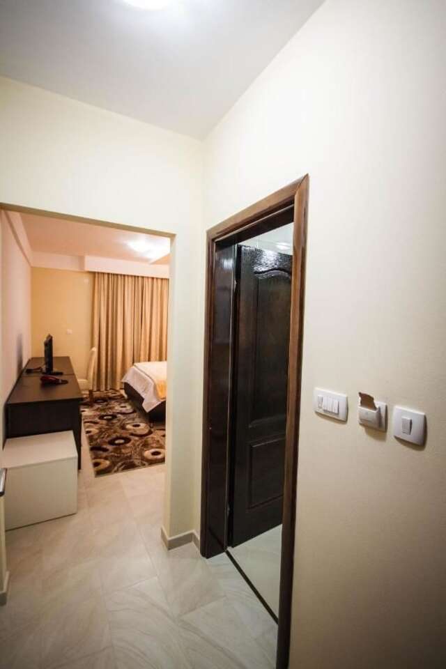 Отель Hotel Oasis Подгорица-25